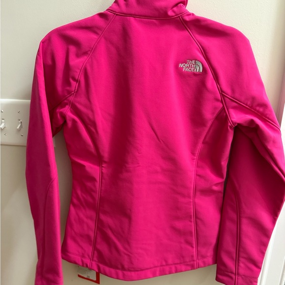 The North Face Women's Hot Pink Fleece-Lined Softshell - Picture 4 of 6